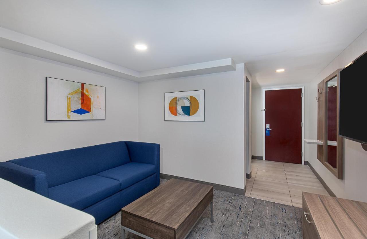 Holiday Inn Express & Suites Columbus At Northlake By Ihg Kültér fotó