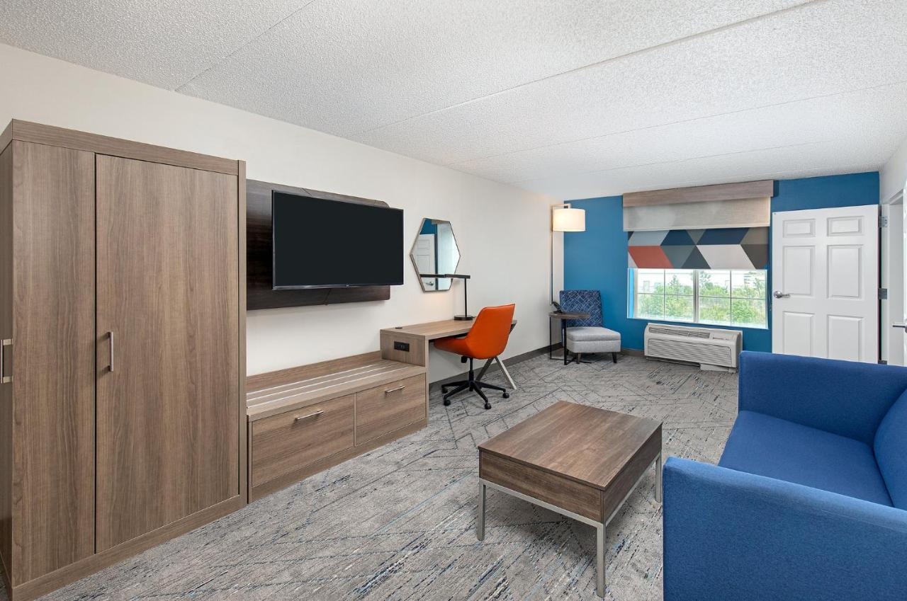 Holiday Inn Express & Suites Columbus At Northlake By Ihg Kültér fotó