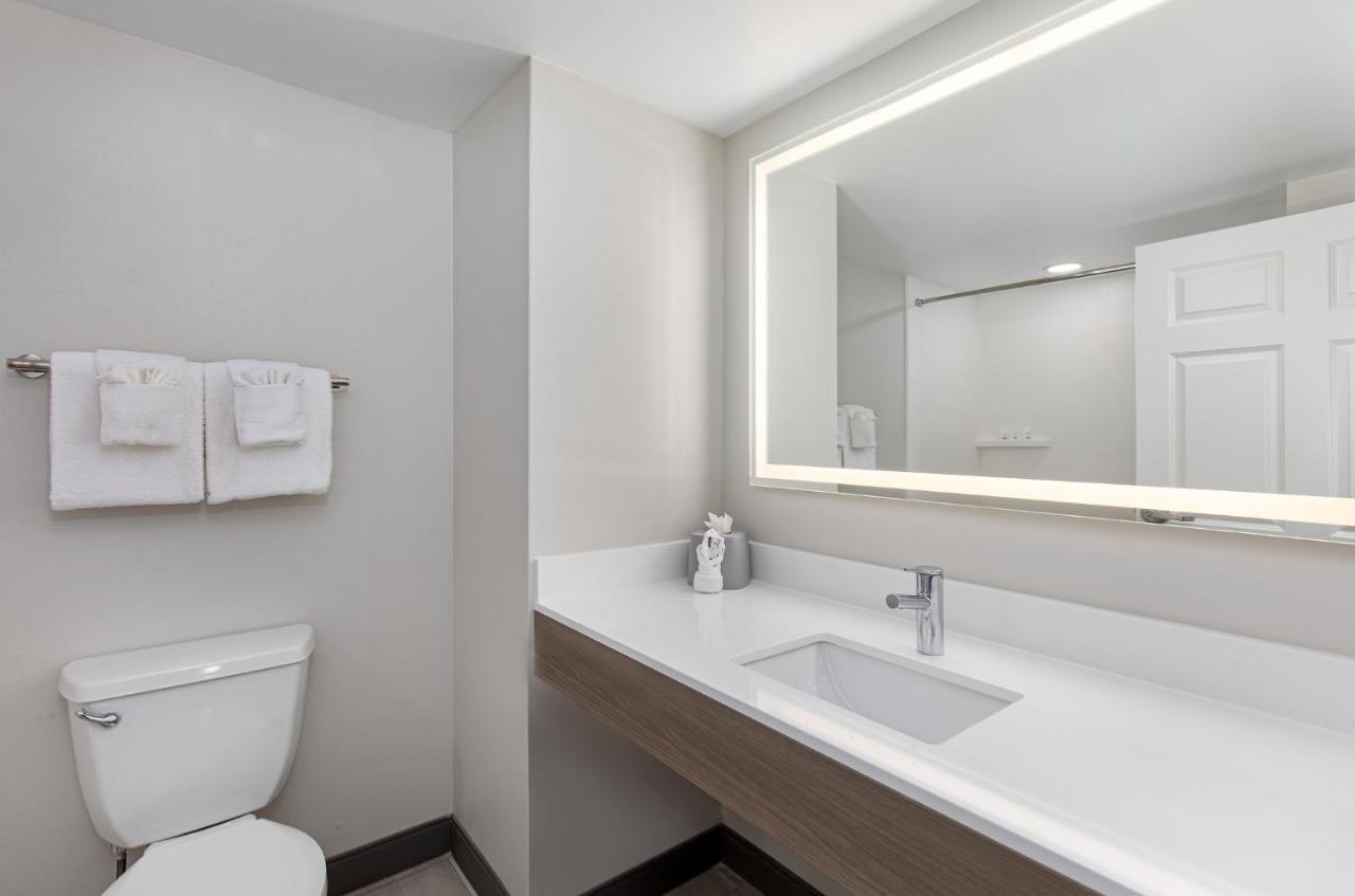 Holiday Inn Express & Suites Columbus At Northlake By Ihg Kültér fotó