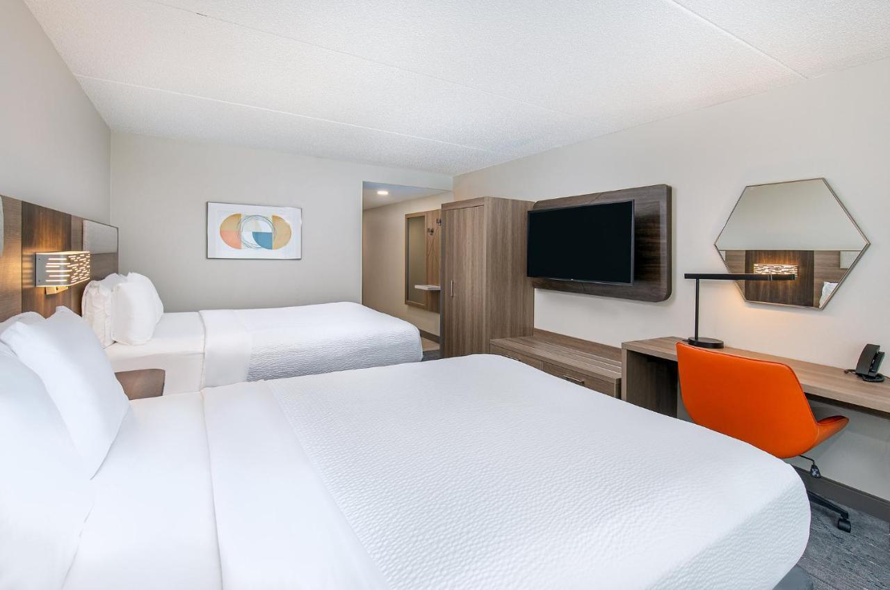 Holiday Inn Express & Suites Columbus At Northlake By Ihg Kültér fotó