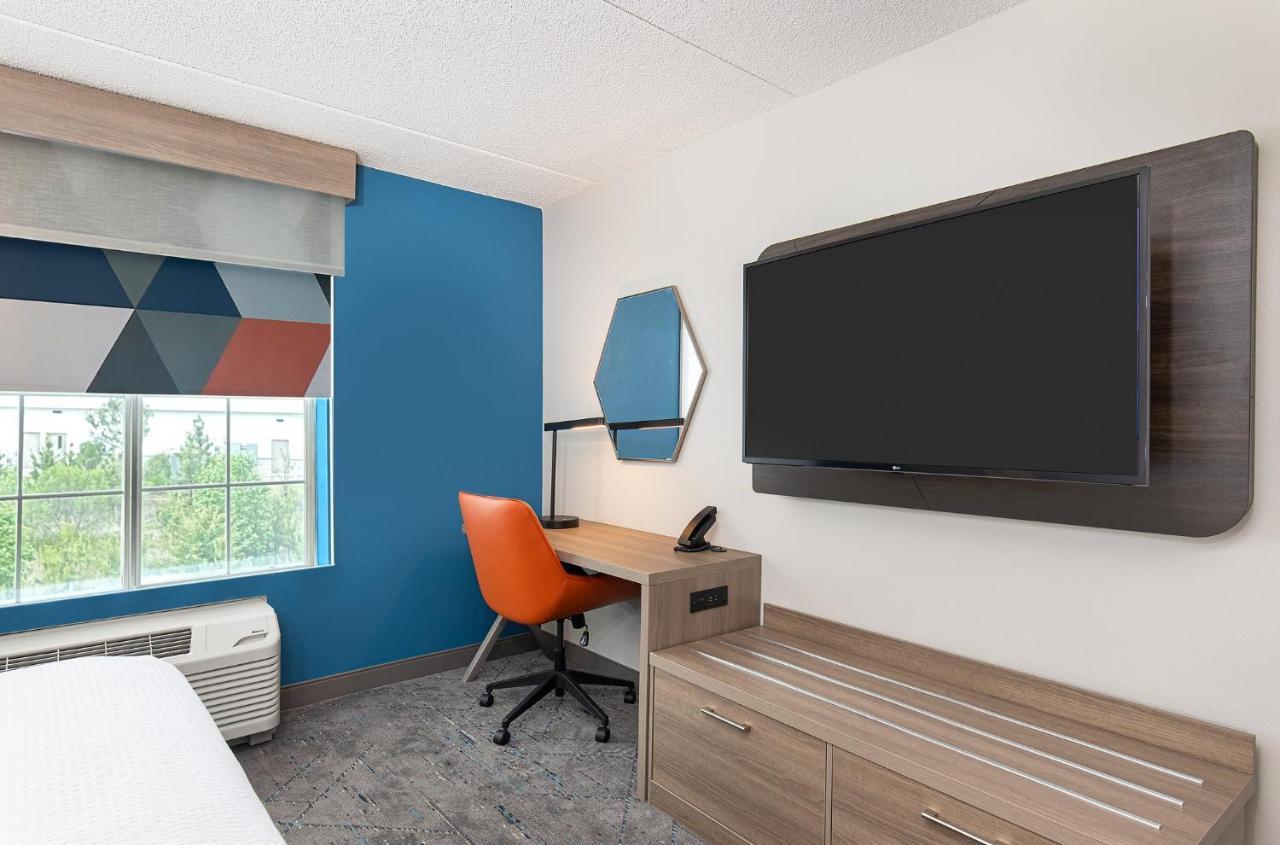 Holiday Inn Express & Suites Columbus At Northlake By Ihg Kültér fotó