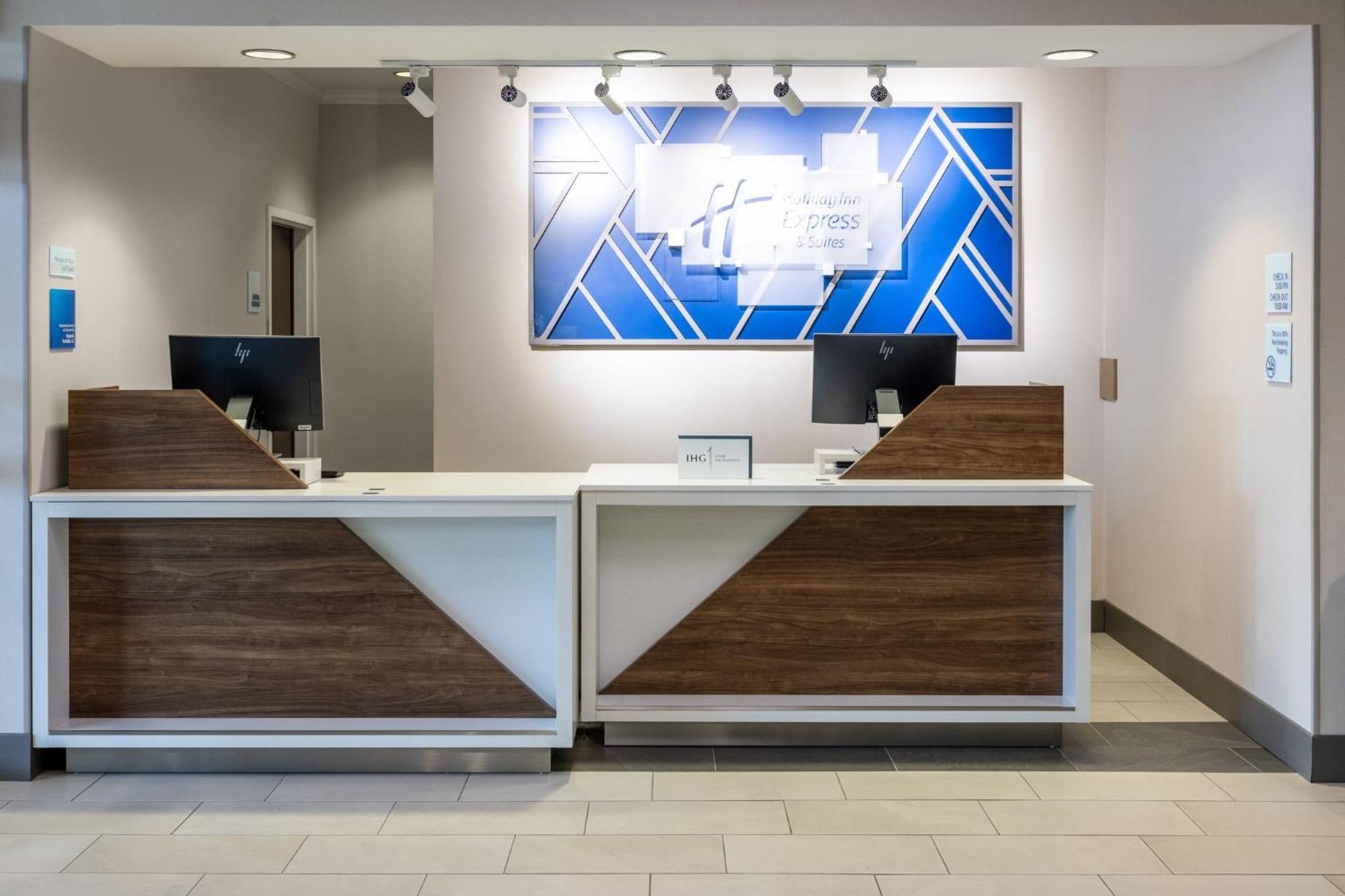 Holiday Inn Express & Suites Columbus At Northlake By Ihg Kültér fotó