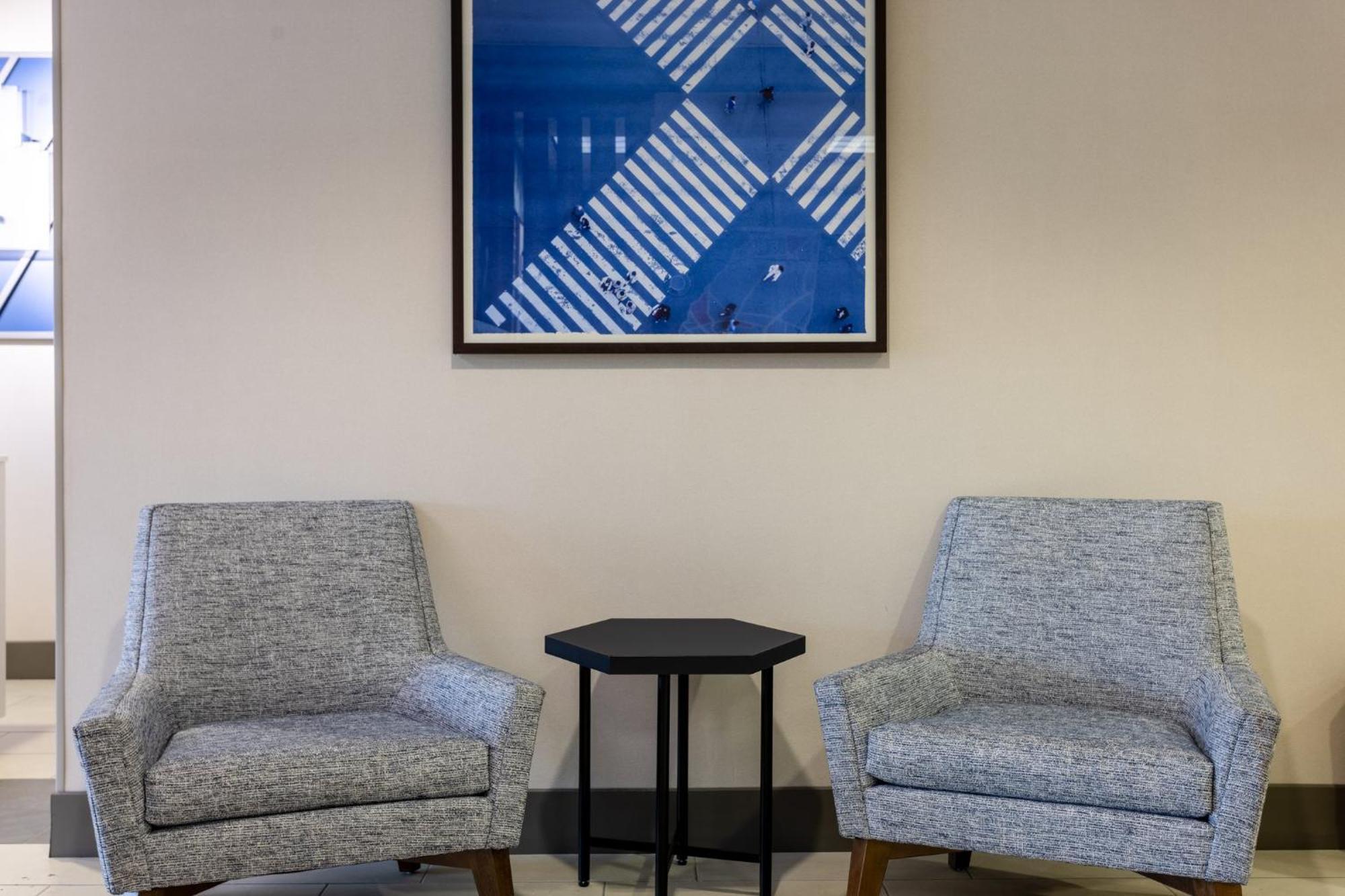 Holiday Inn Express & Suites Columbus At Northlake By Ihg Kültér fotó